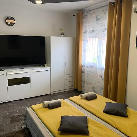 Studio Dama Blizina Amfiteatra I Bus Kolodvora ,Privatan Parking ,Self-Check- In Pula Exterior photo
