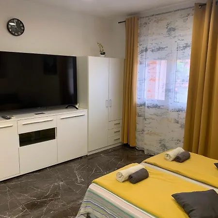 Studio Dama Blizina Amfiteatra I Bus Kolodvora ,Privatan Parking ,Self-Check- In Pula Exterior photo
