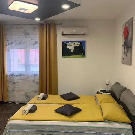 Studio Dama Blizina Amfiteatra I Bus Kolodvora ,Privatan Parking ,Self-Check- In Pula Exterior photo