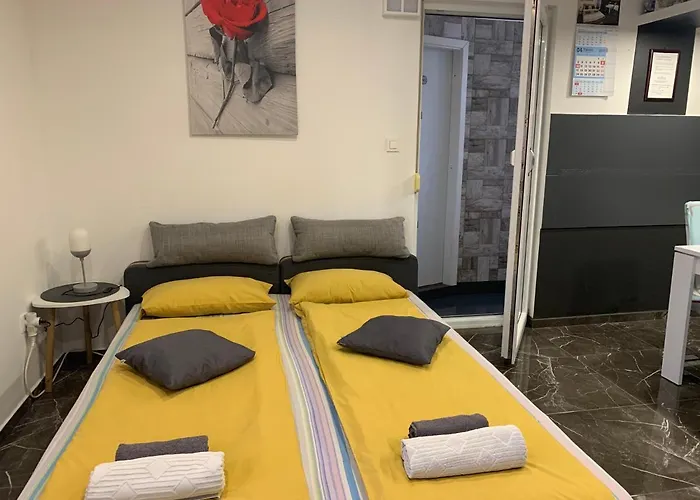 Studio Dama Blizina Amfiteatra I Bus Kolodvora ,Privatan Parking ,Self-Check- In