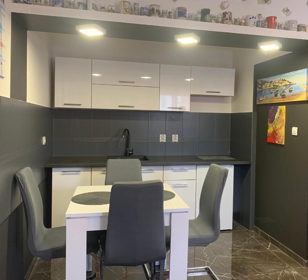Dama Blizina Amfiteatra I Bus Kolodvora ,privatan Parking ,self-check- In Apartment *