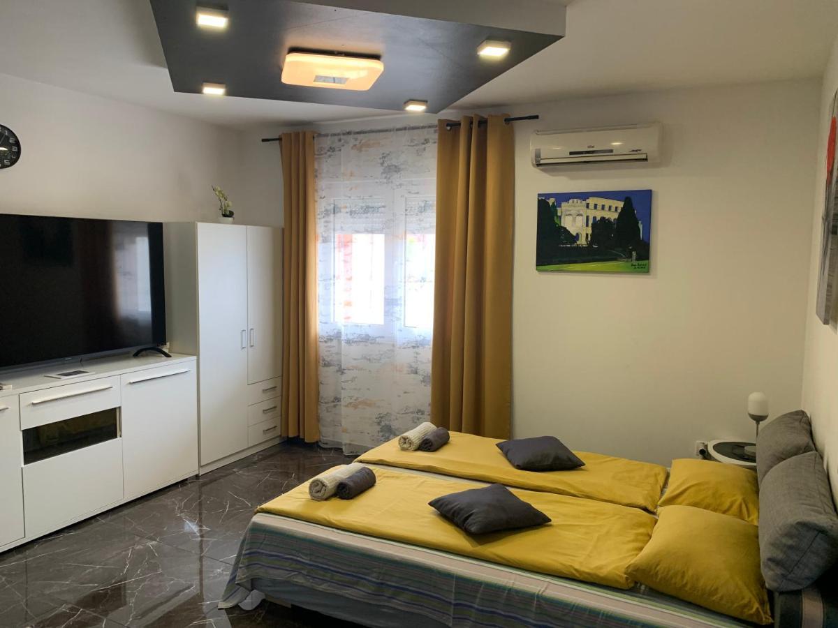 Dama Blizina Amfiteatra I Bus Kolodvora ,privatan Parking ,self-check- In Apartment Pula
