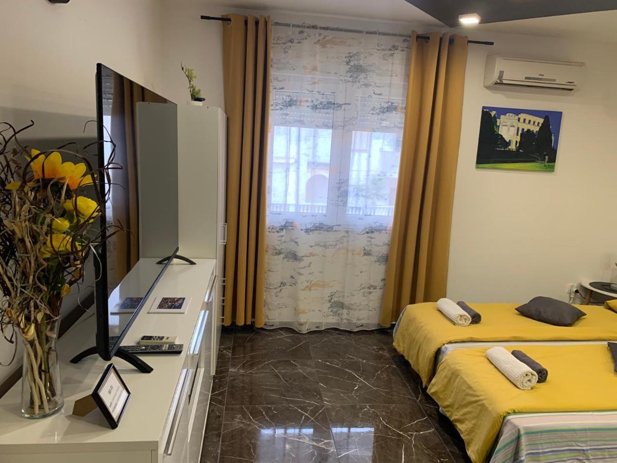 Dama Blizina Amfiteatra I Bus Kolodvora ,privatan Parking ,self-check- In