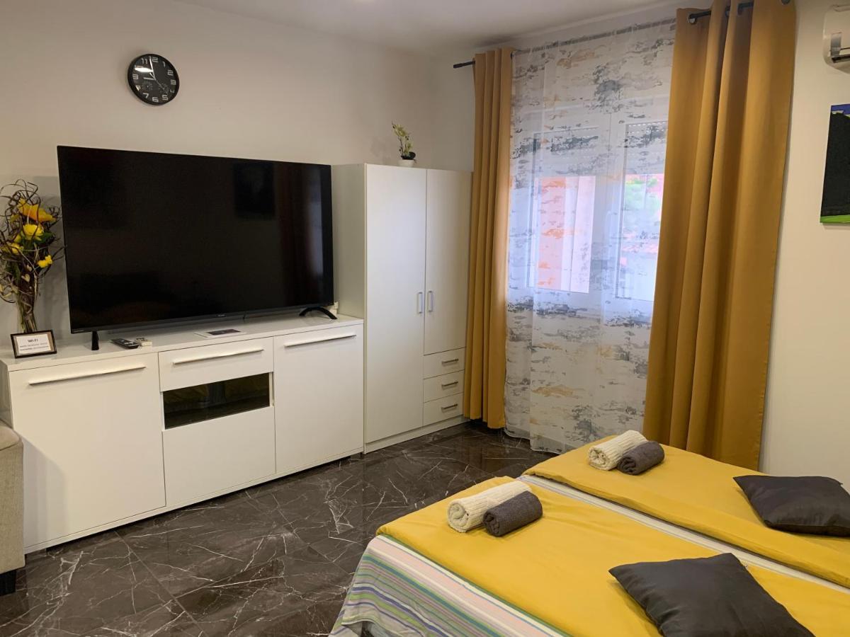 Apartment Dama Blizina Amfiteatra I Bus Kolodvora ,privatan Parking ,self-check- In Pula