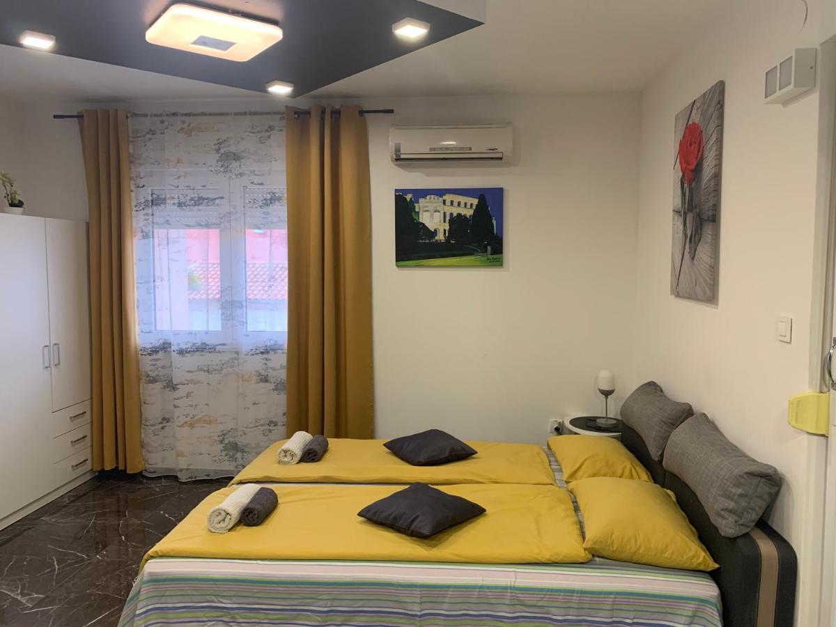 Dama Blizina Amfiteatra I Bus Kolodvora ,privatan Parking ,self-check- In Apartmán